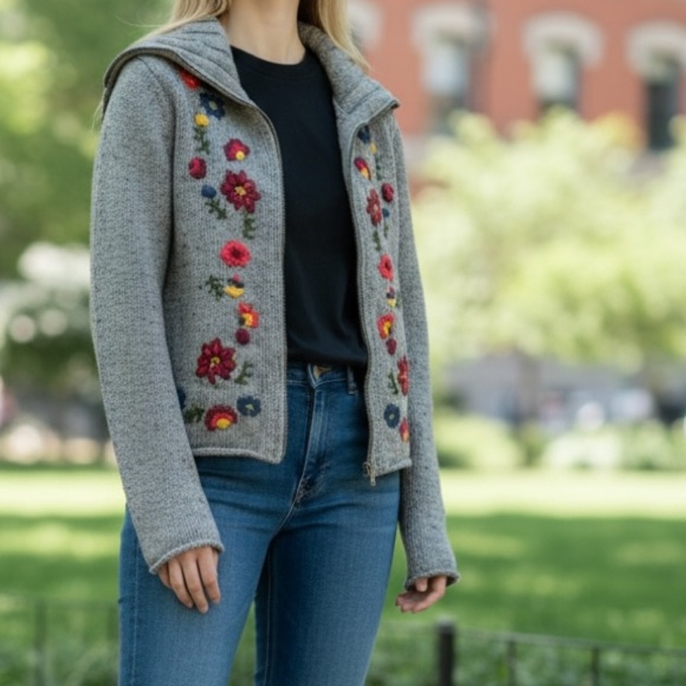 Abercrombie & Fitch Gray Knit Sweater